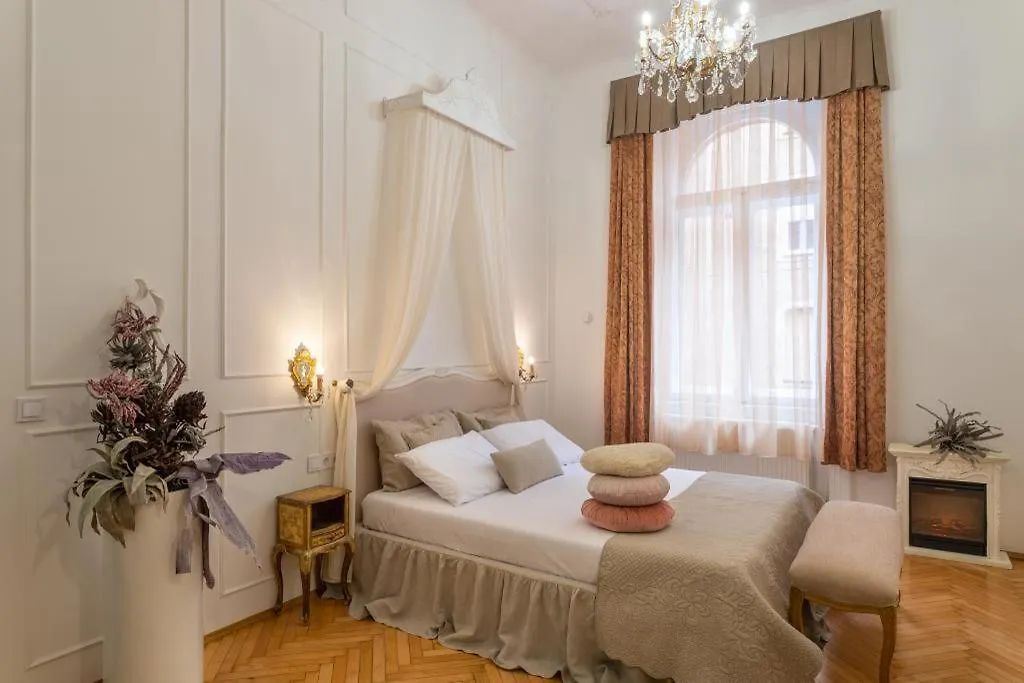 Regina Apartments On Kiraly Street Budapest